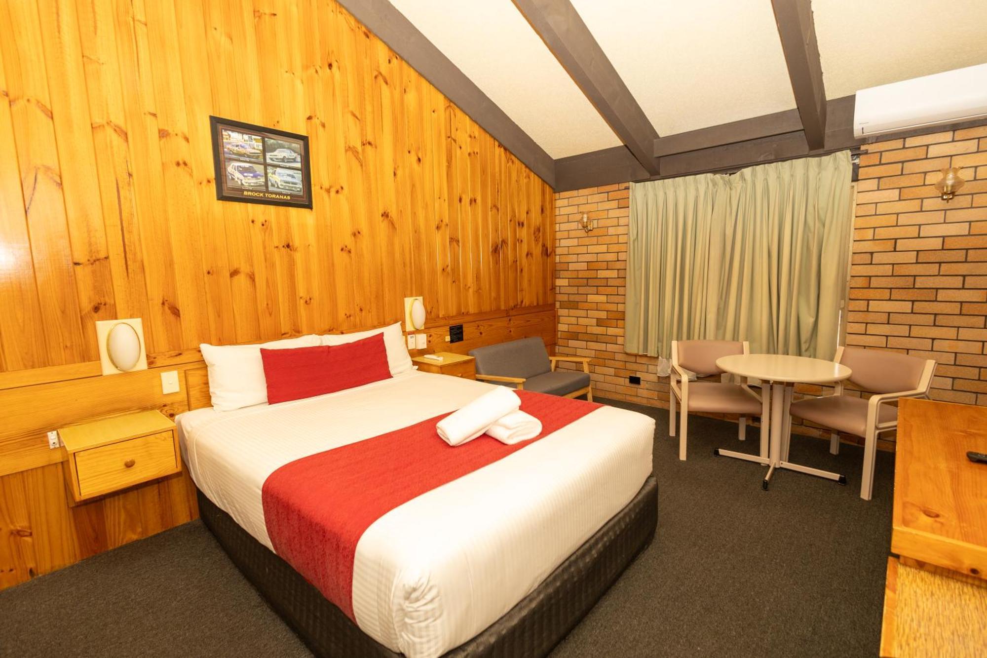 All Travellers Motor Inn Coonabarabran Zewnętrze zdjęcie