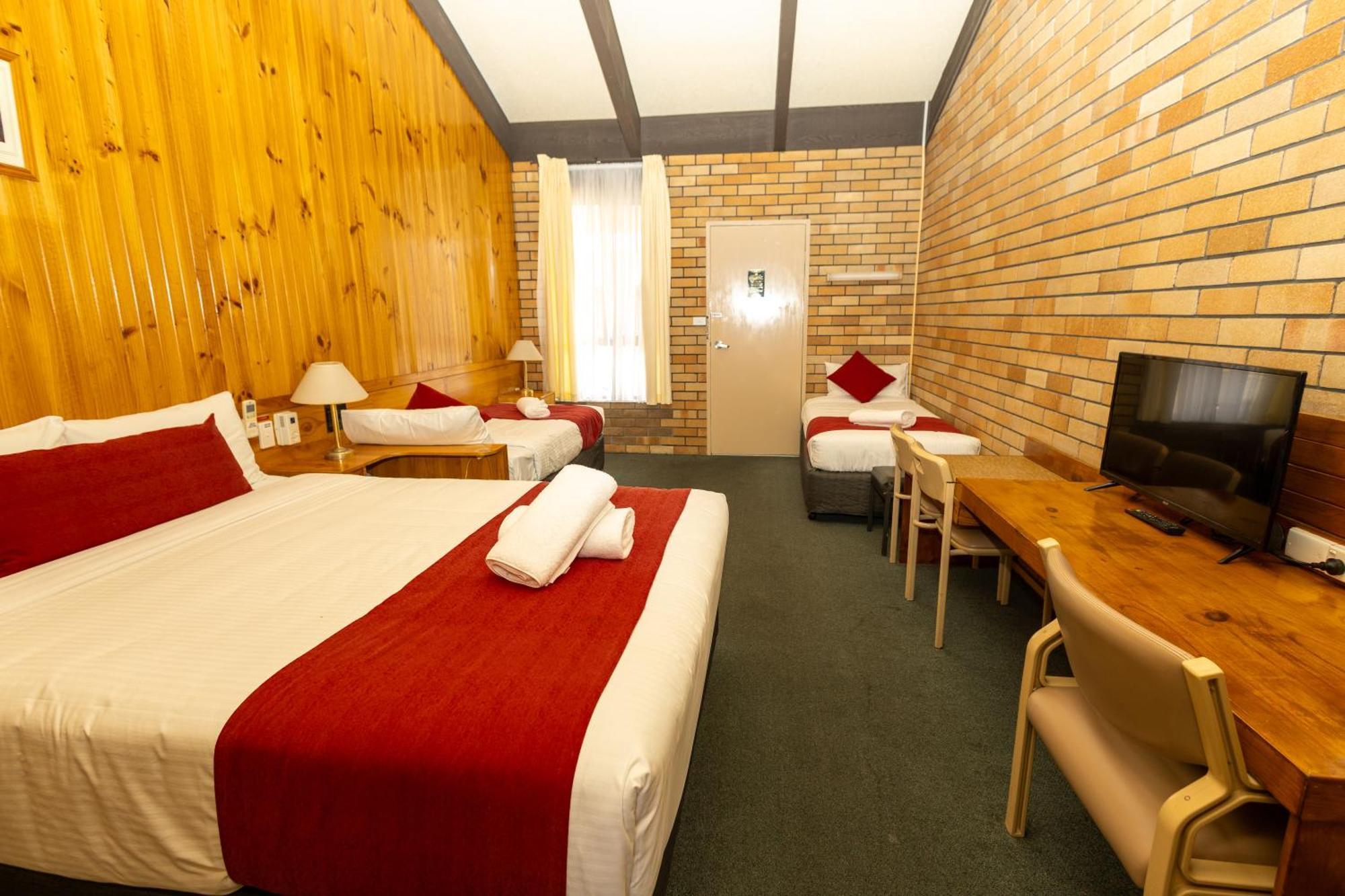 All Travellers Motor Inn Coonabarabran Zewnętrze zdjęcie