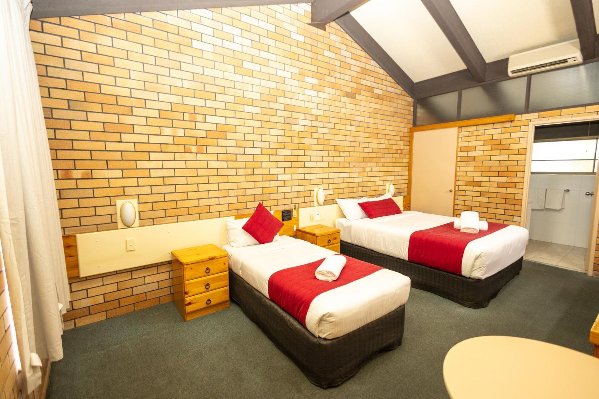 All Travellers Motor Inn Coonabarabran Zewnętrze zdjęcie