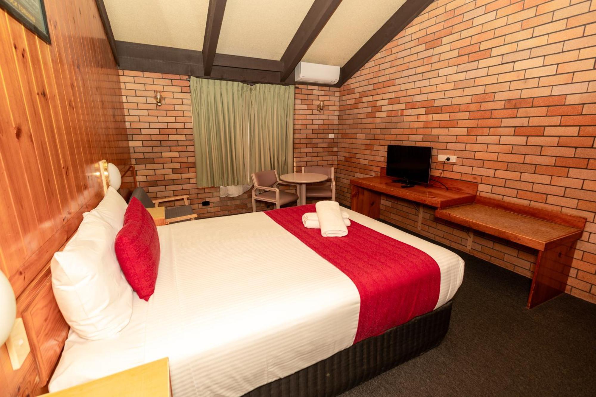 All Travellers Motor Inn Coonabarabran Zewnętrze zdjęcie