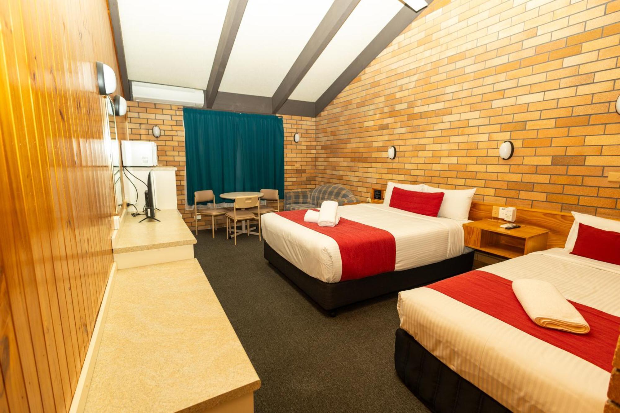 All Travellers Motor Inn Coonabarabran Zewnętrze zdjęcie