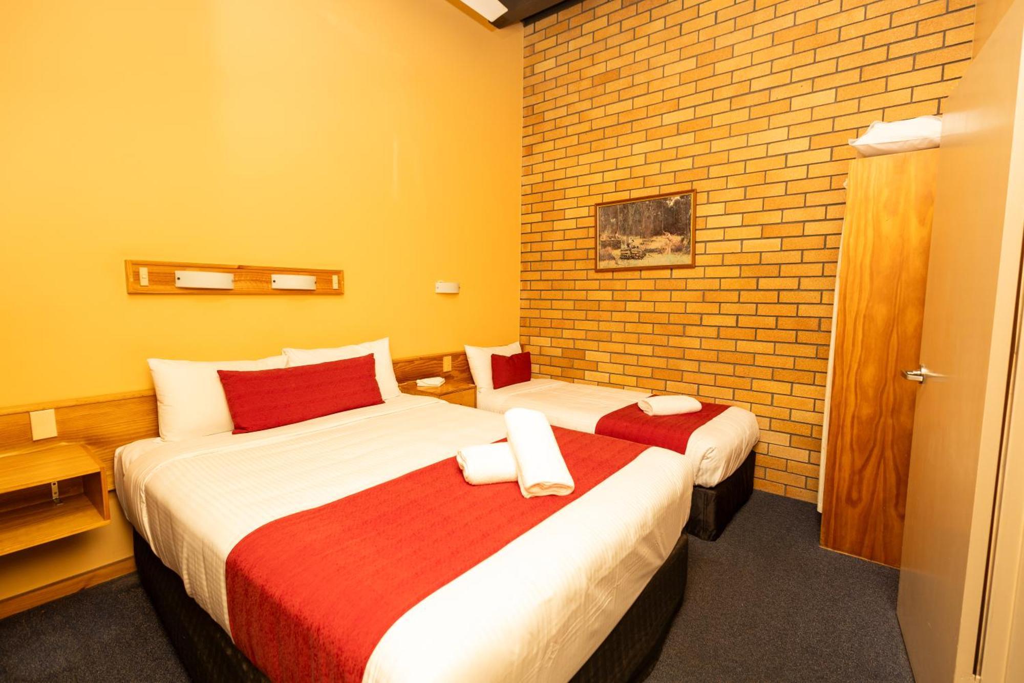 All Travellers Motor Inn Coonabarabran Zewnętrze zdjęcie