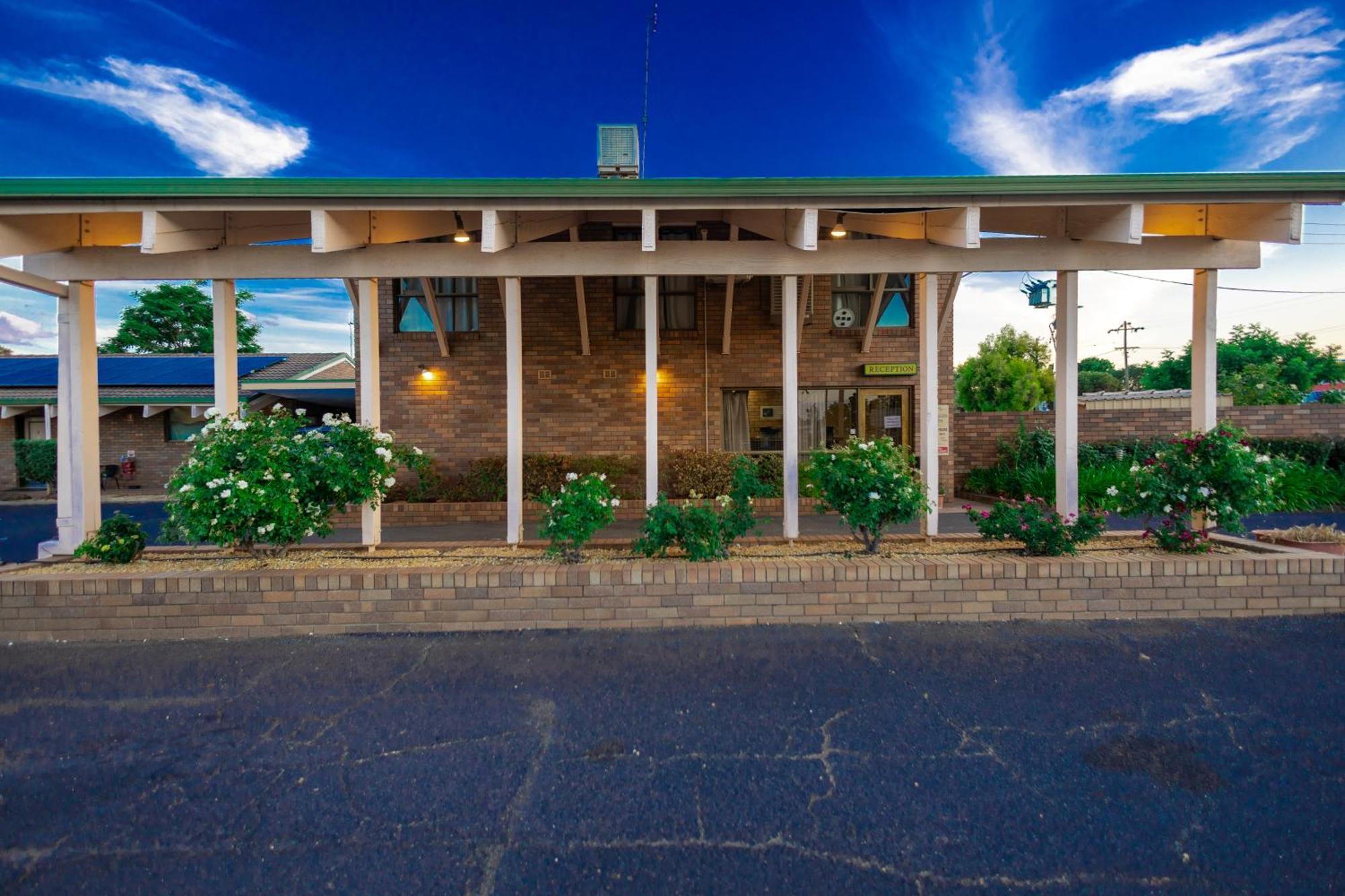 All Travellers Motor Inn Coonabarabran Zewnętrze zdjęcie