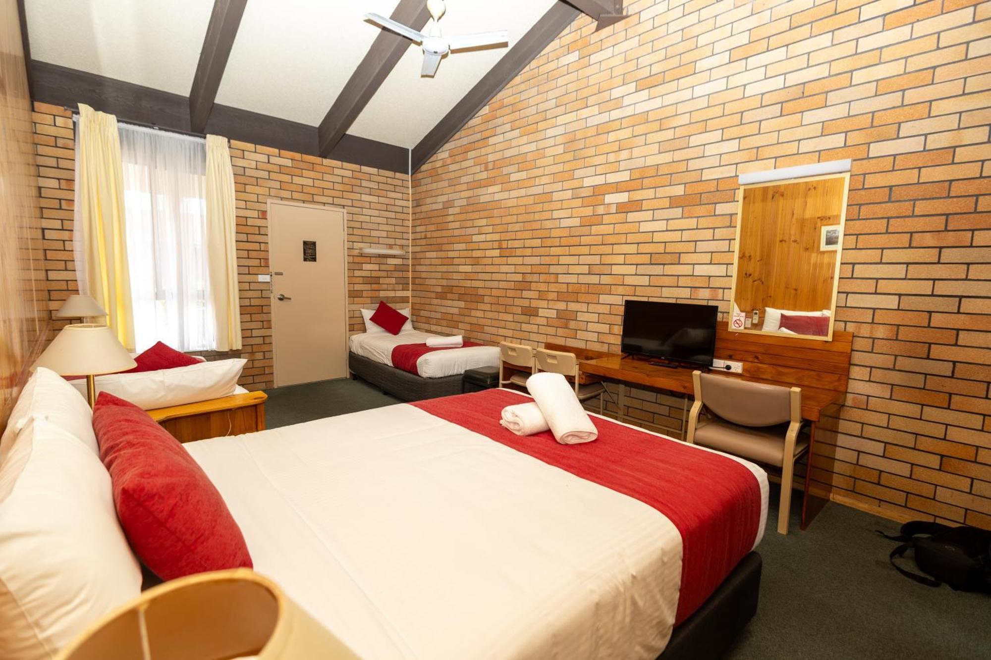 All Travellers Motor Inn Coonabarabran Zewnętrze zdjęcie